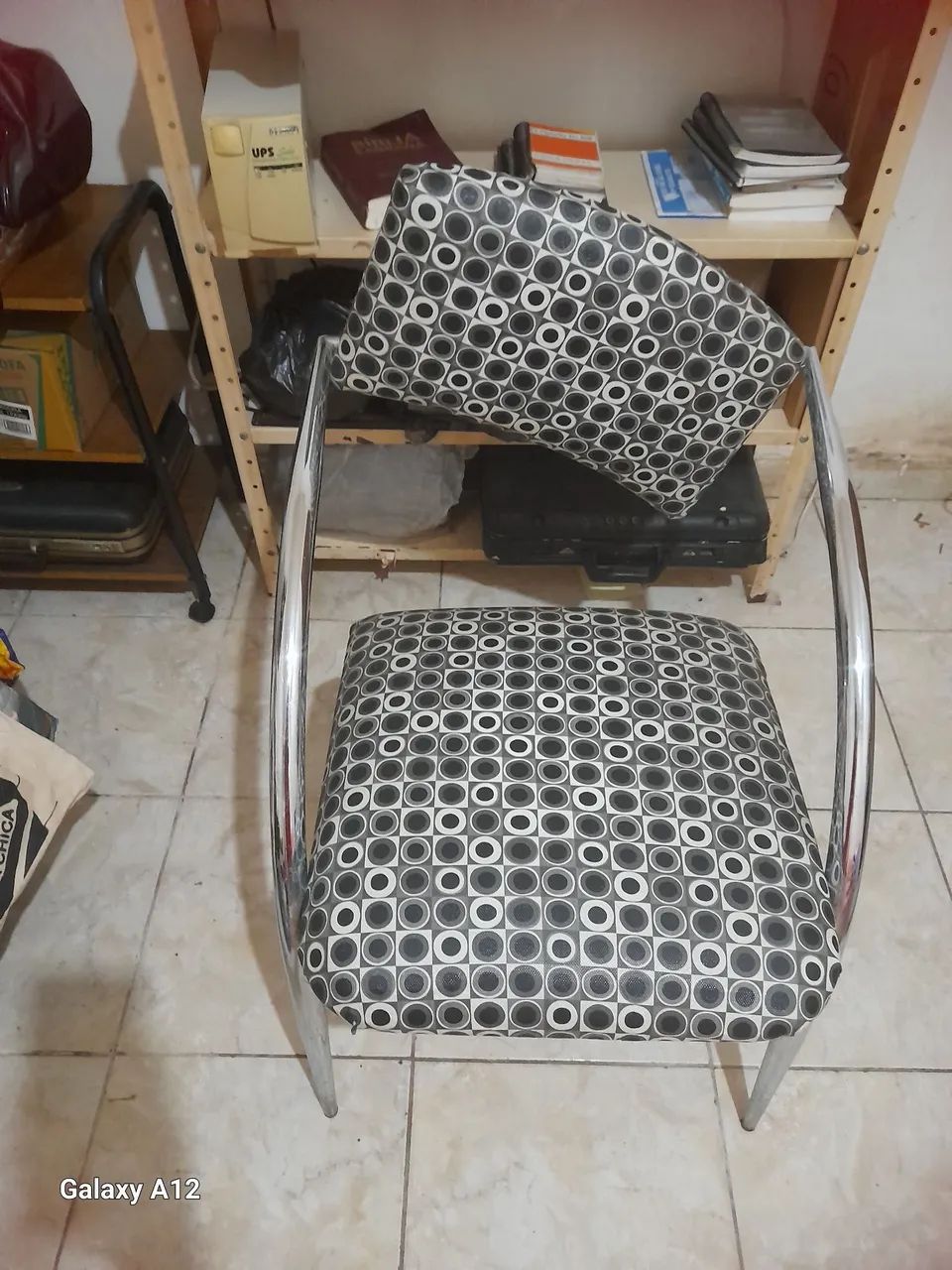 Vendo cadeira designer estiloso