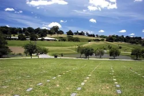 VENDO JAZIGO - CEMITÉRIO BOSQUE DA ESPERANÇA