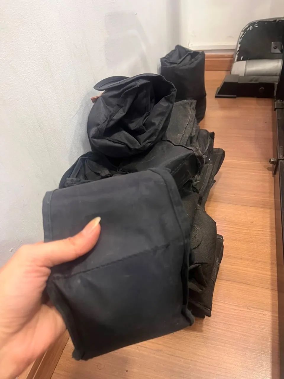 Caneleiras de 1, 2 e 3 (Tem 2 pares), 4 e 5kg 