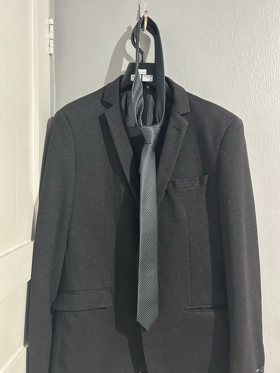 Paletó e Calça skin com gravata  - Foto 3