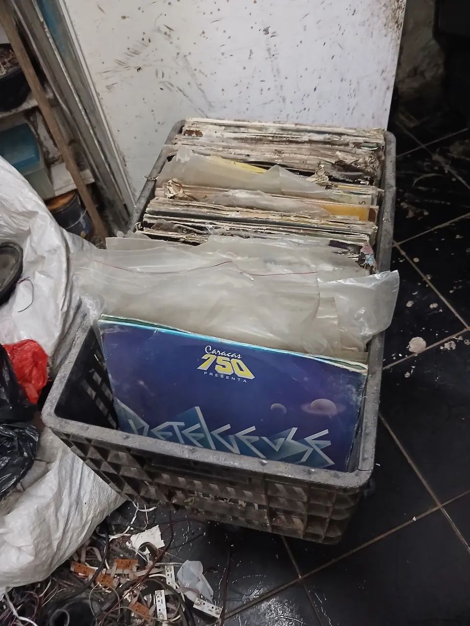 Caixa com diversos discos - Foto 3