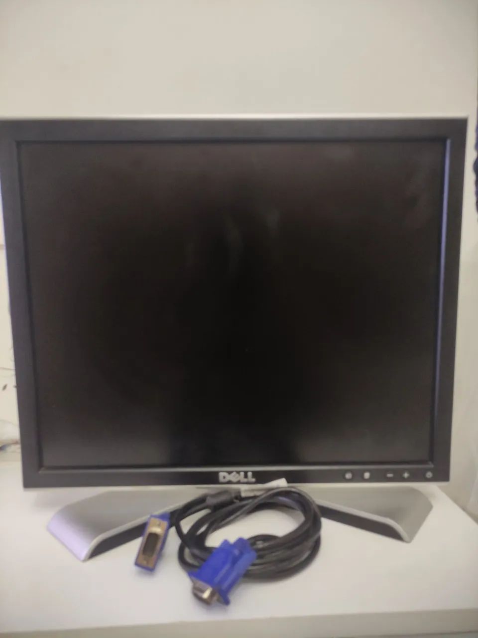Monitor Dell de 17 polegadas VGA e Dvi com.cabos com USB com regulagem 