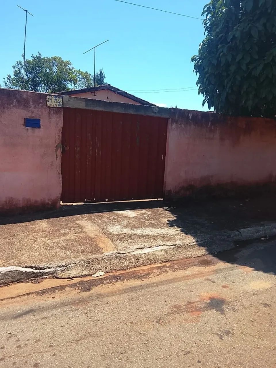Vende- se essa casa .