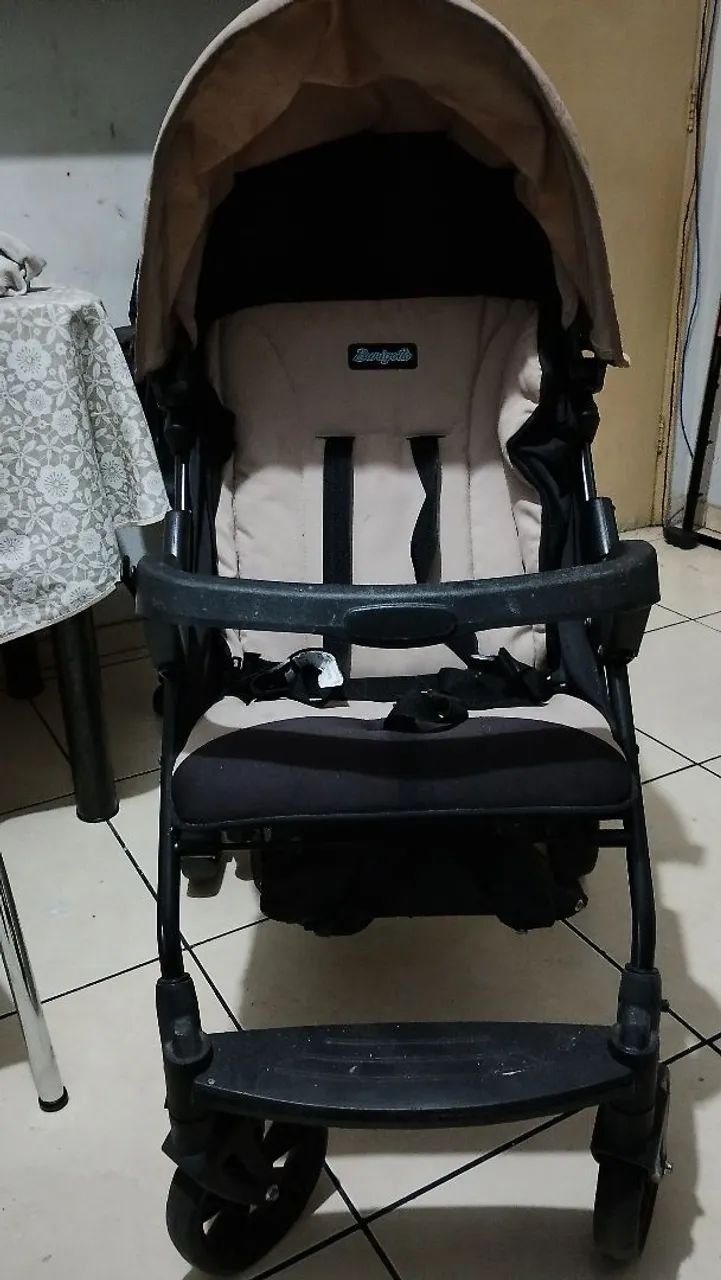 Carrinho de bebê Burigotto.