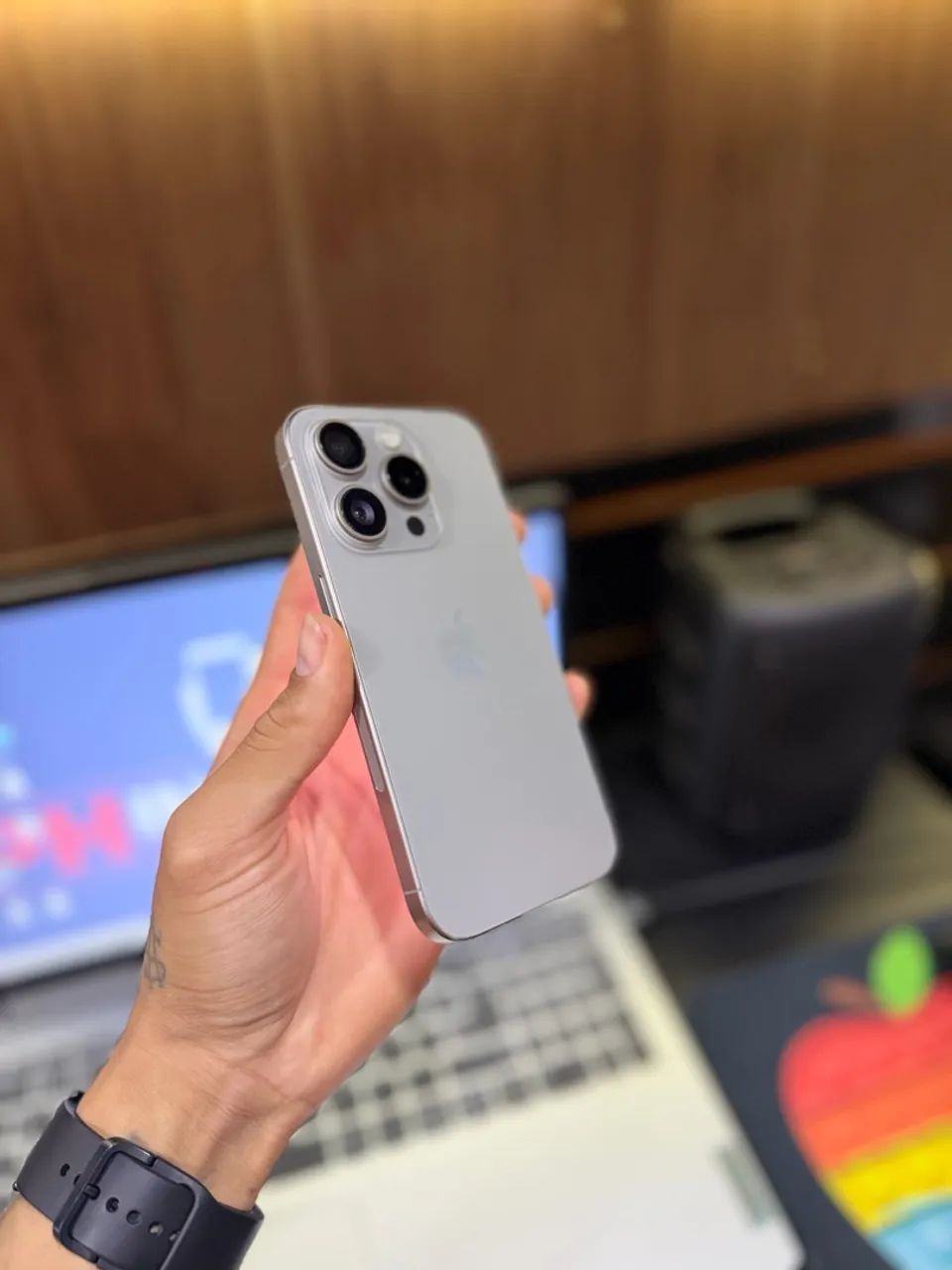 IPHONE 15 PRO - 128G bateria 82%  - Foto 3