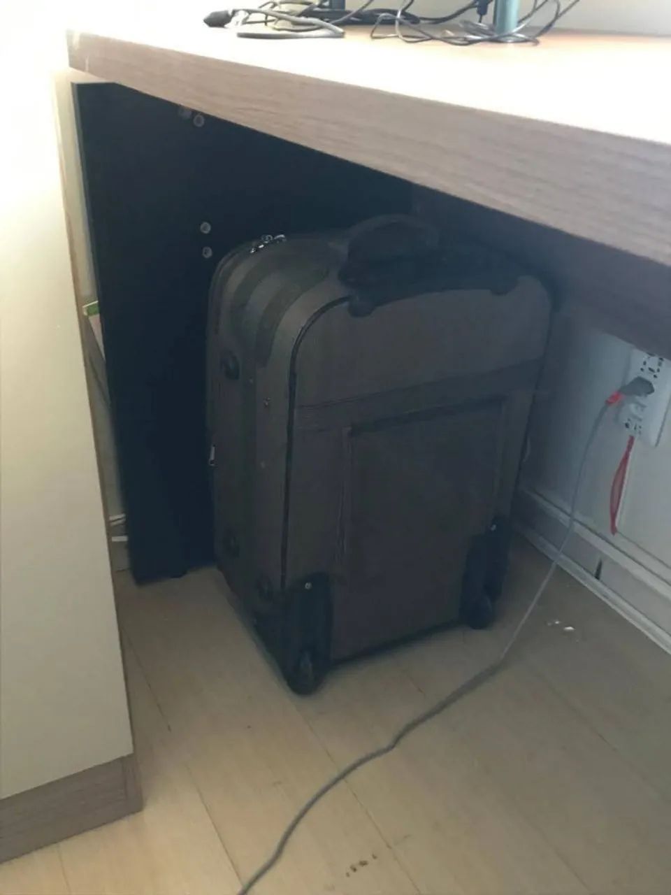 Vende essa mesa completamente nova . Móvel muito resistente  - Foto 2
