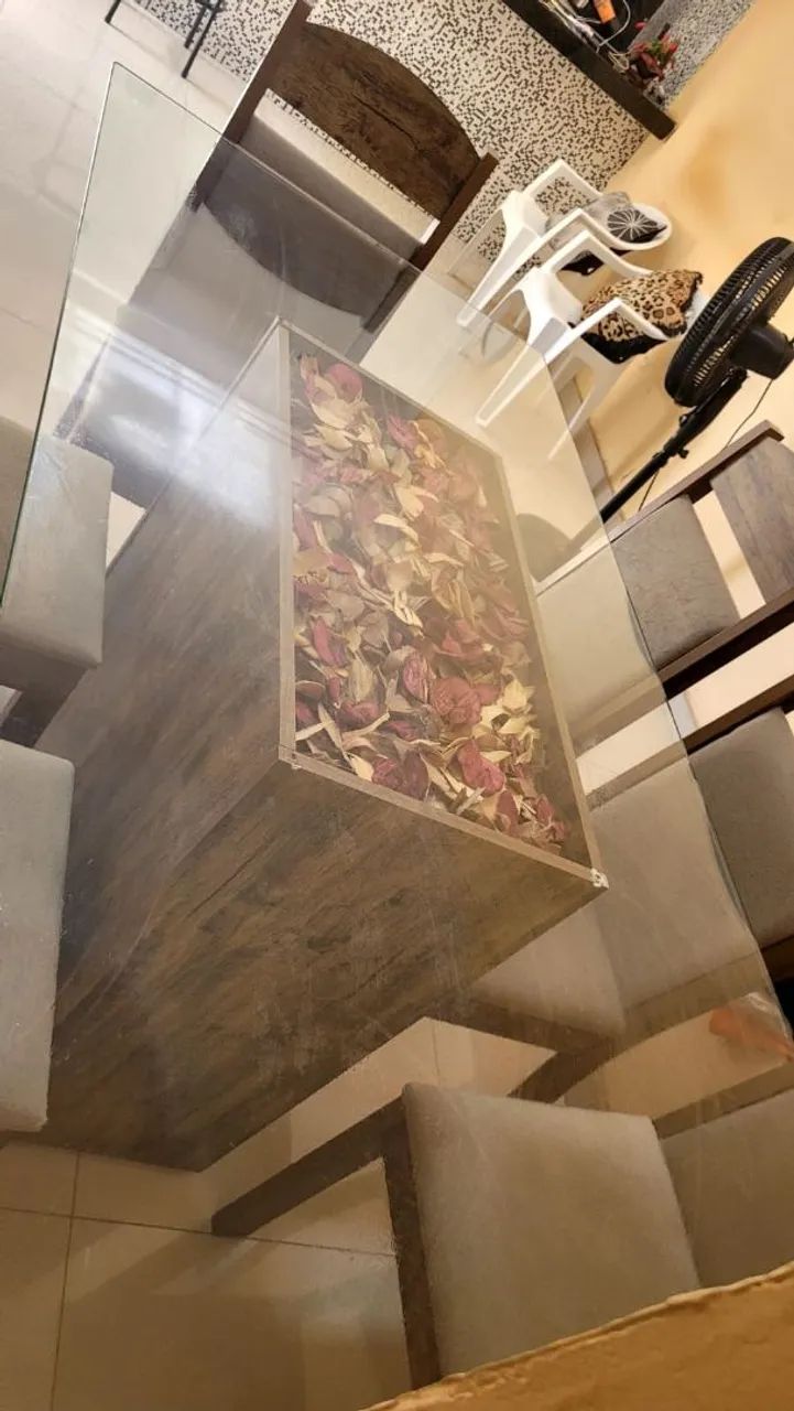 VENDO MESA DE JANTAR COM 6 CADEIRAS - Foto 2