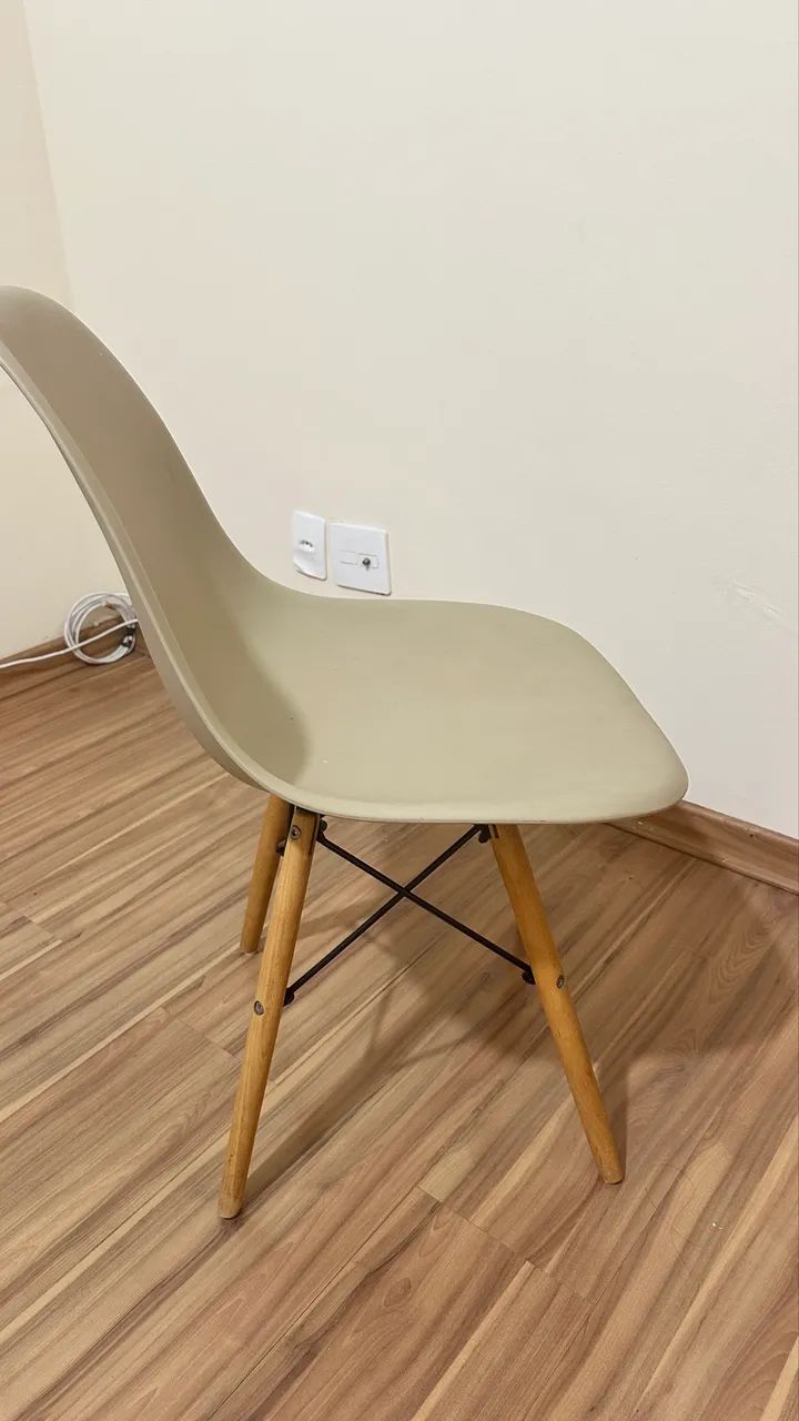 Mesa e cadeira 