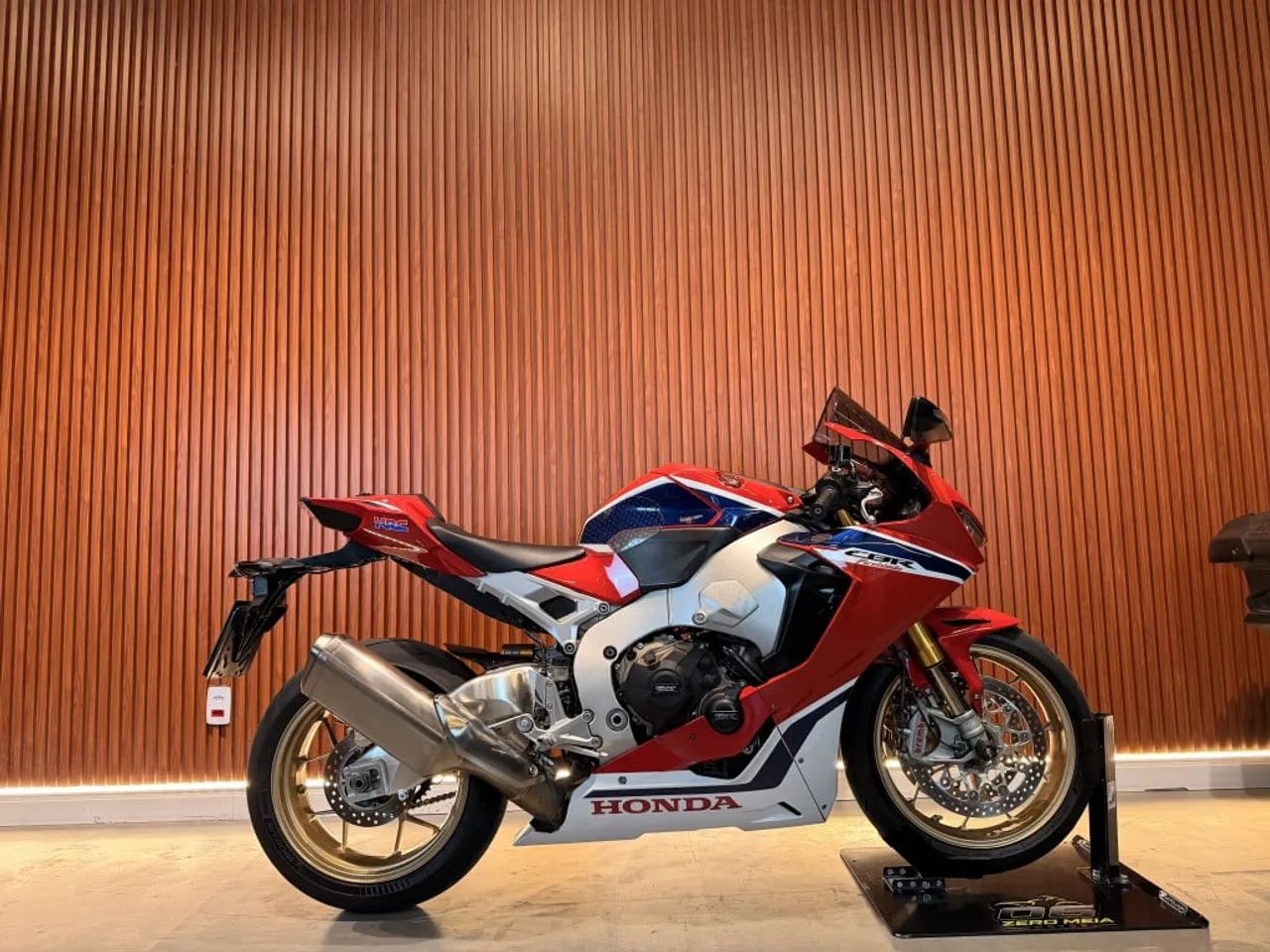 HONDA CBR 1000 RR Fireblade 2018 - Foto 2