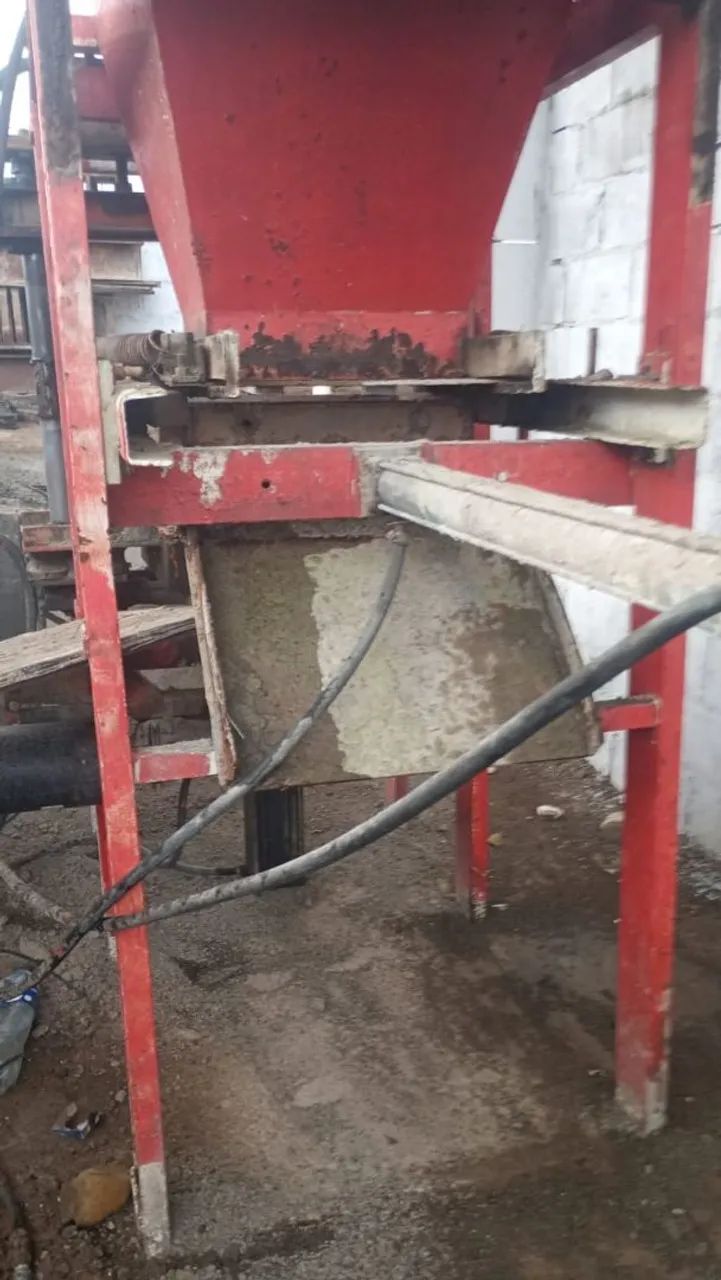 Vendo 140k ou troco 150 máquina de bloco de cimento *0