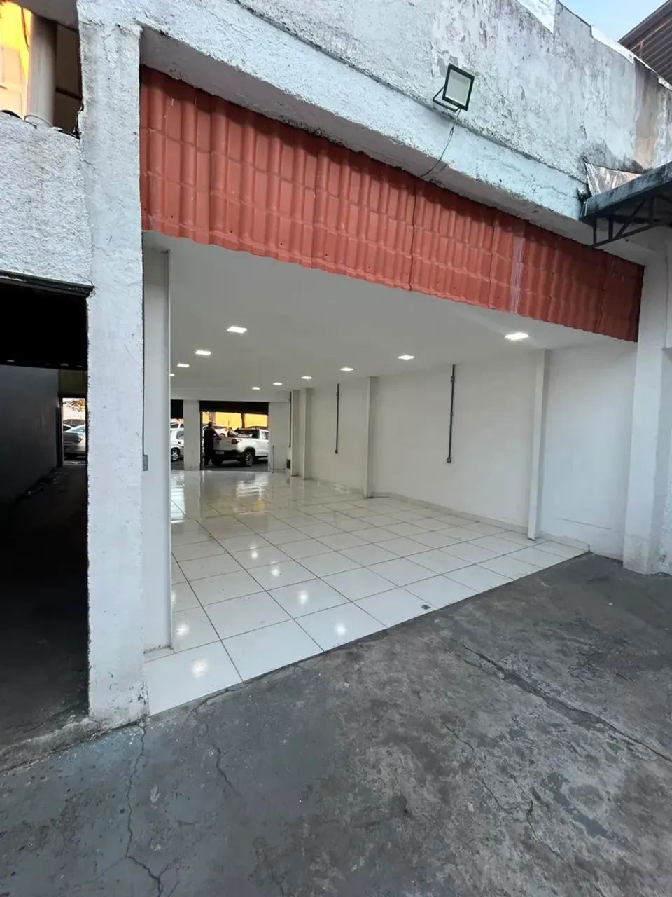 Loja com parte intrena com escritorio - Foto 2