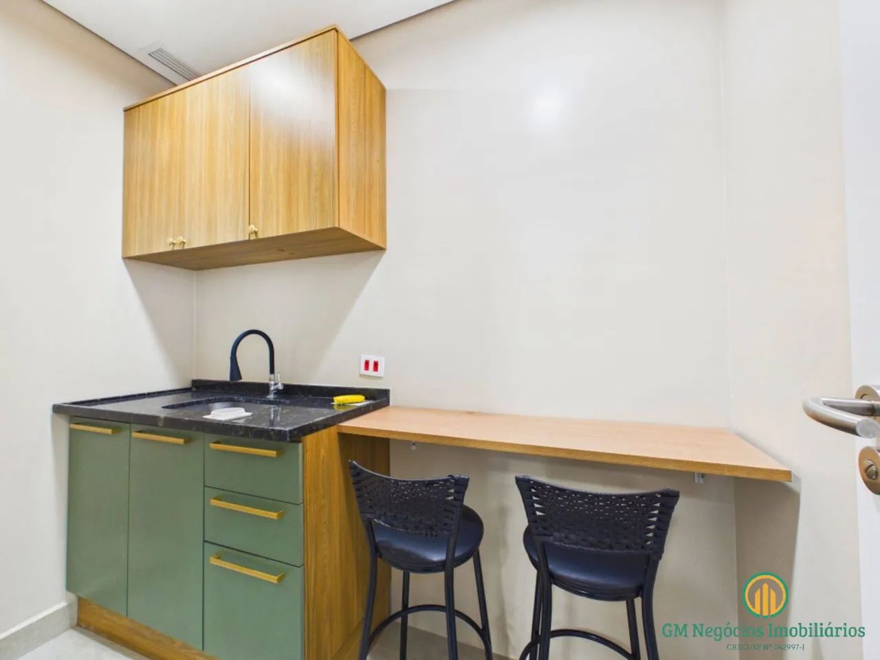 Sala Comercial de 70m² com copa e 2 vagas na garagem - Foto 5