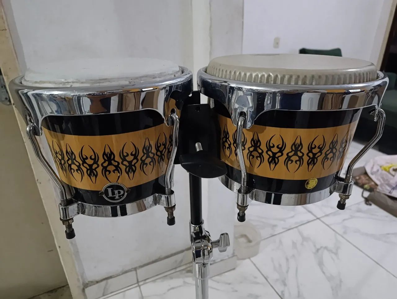 VENDO BONGO LP COM PEDESTAL NOVO