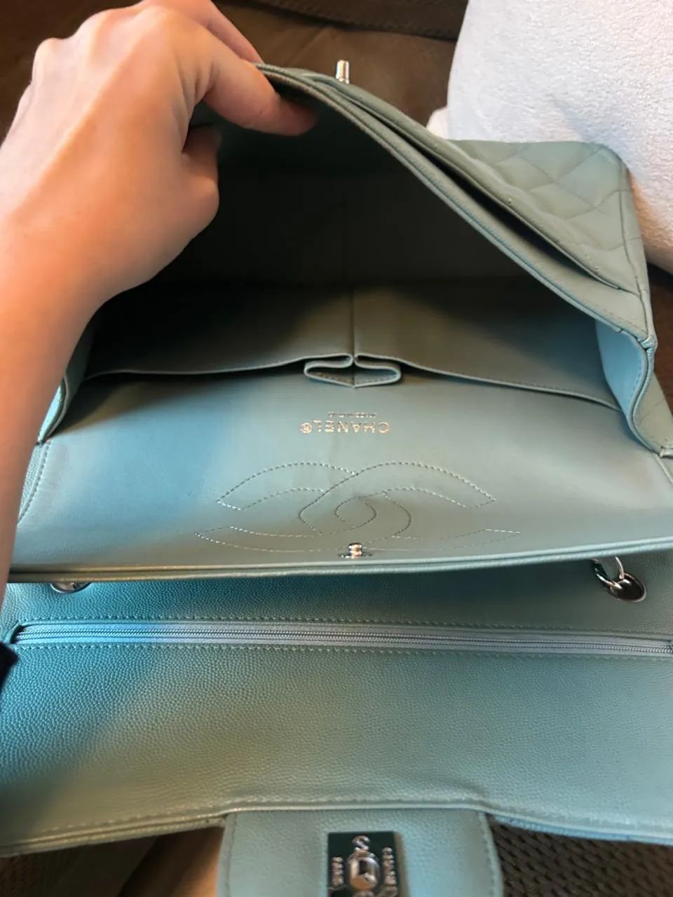 Bolsa nova Chanel maxi bag couro legitimo caviar azul tiffany corrente prateada  - Foto 5