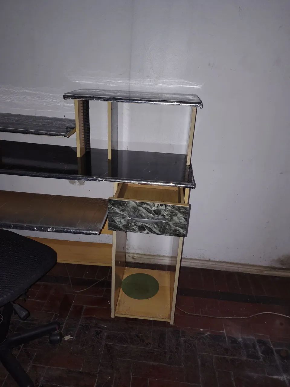 Mesa de Computador com cadeira  - Foto 4
