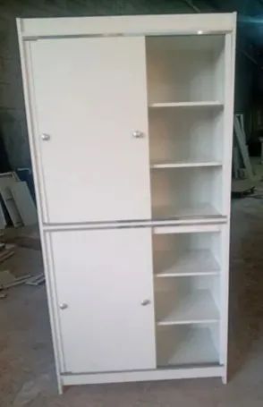 PRATELEIRA COM PORTAS DE MDF - NOVO 