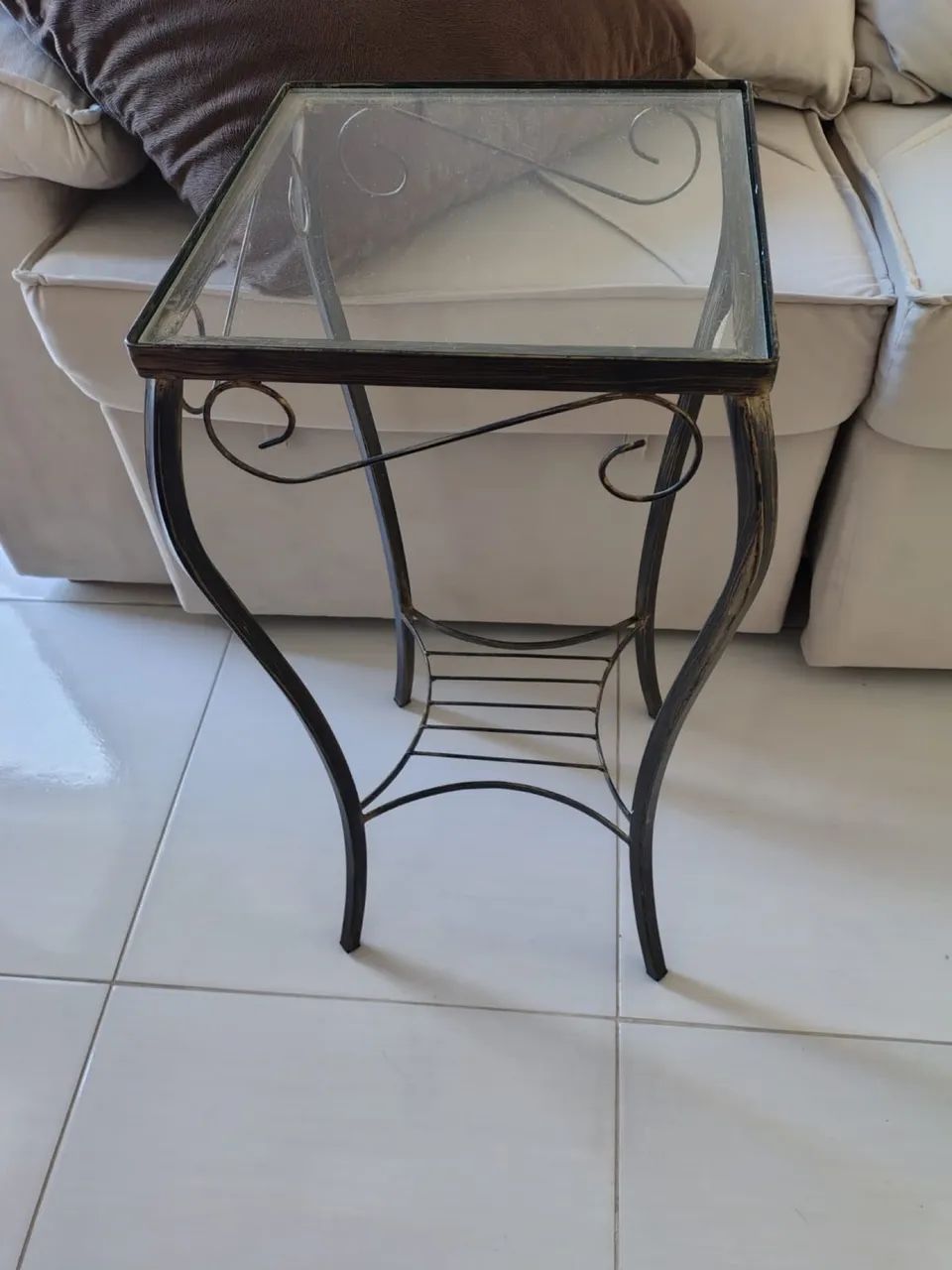 Mesa de apoio em ferro 
