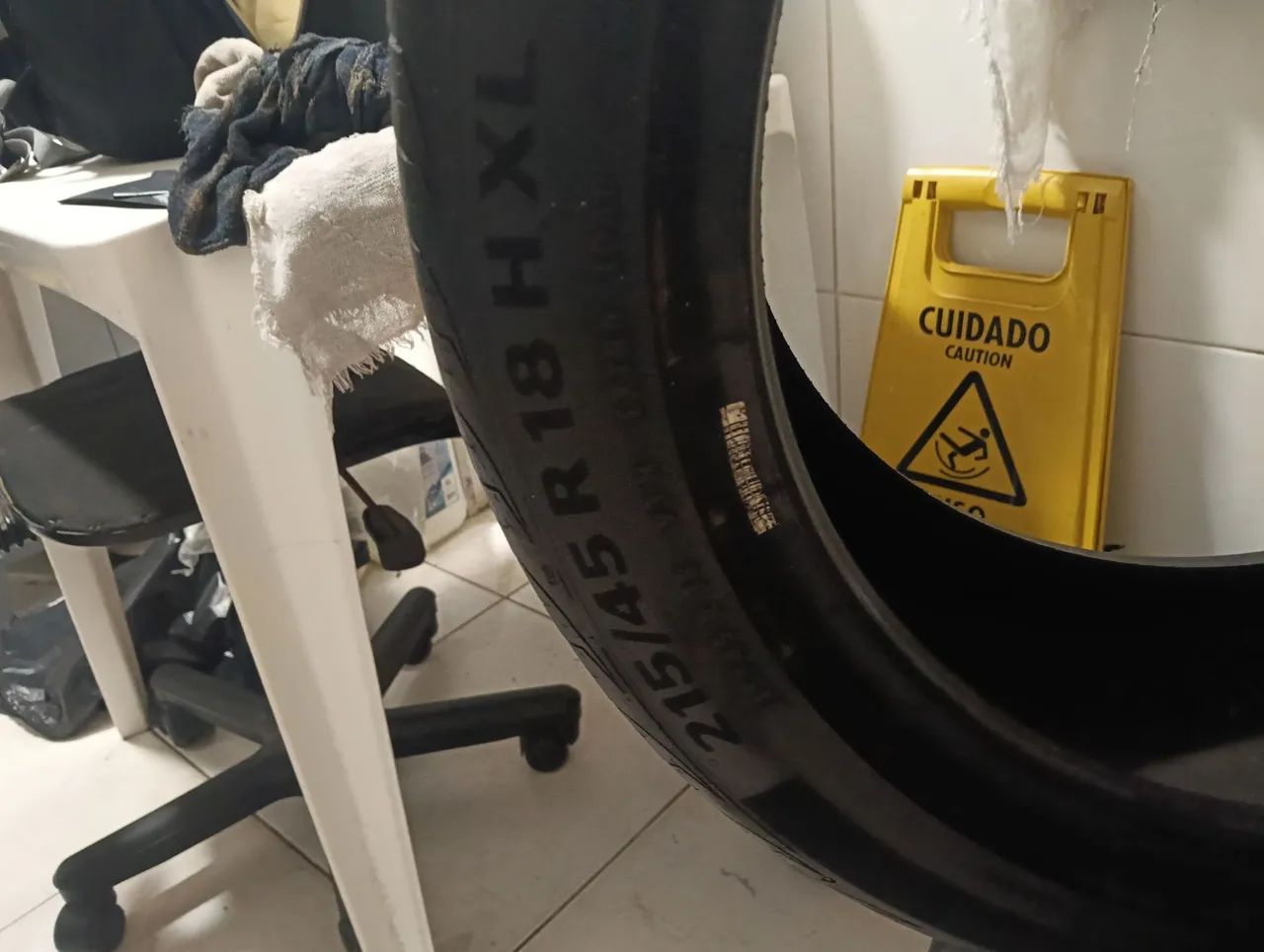 Pneu continental 215/45 R18 HXL  - Foto 4