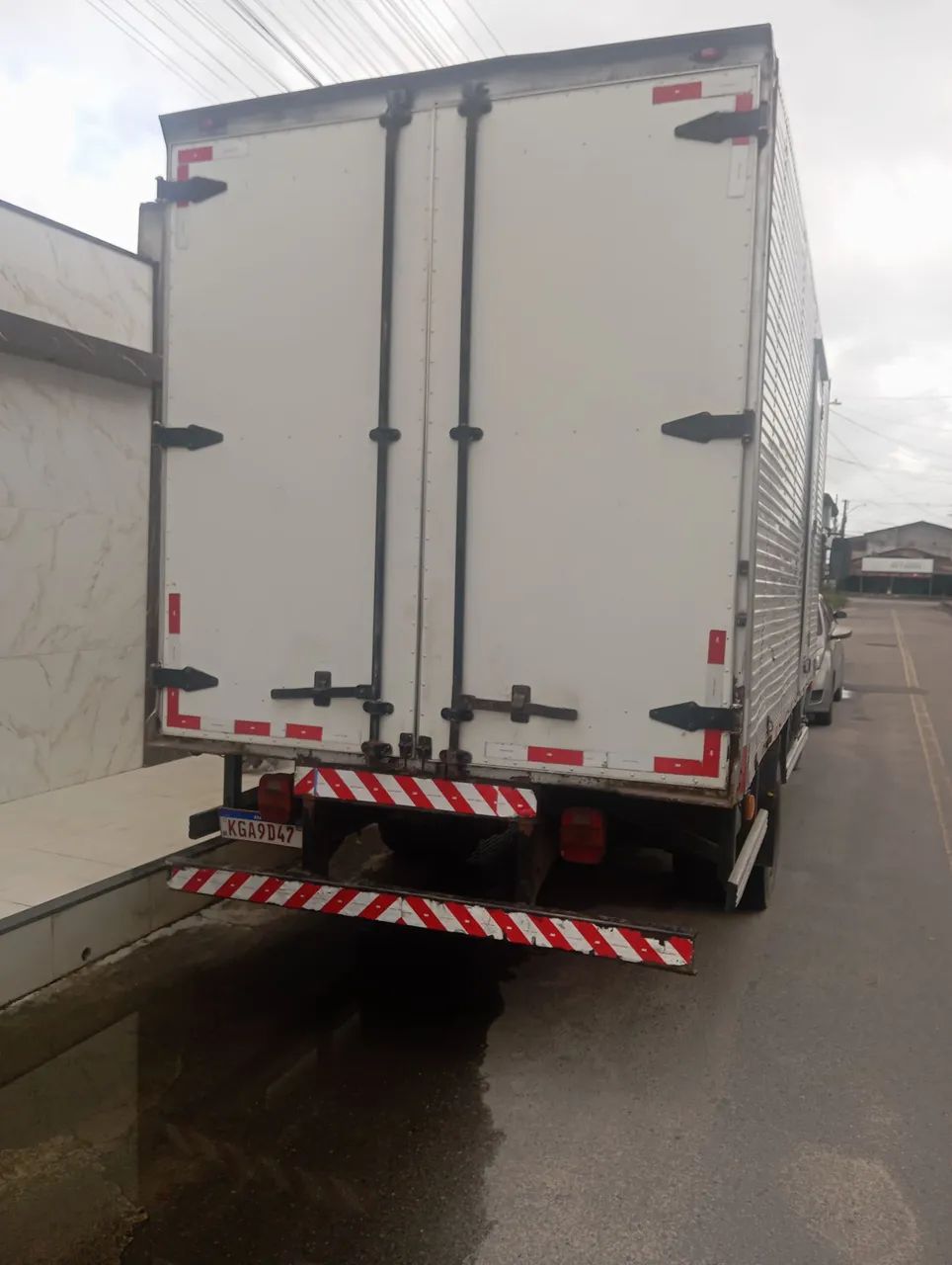 Caminhão delivery 8150e dispenso curiosos  - Foto 4