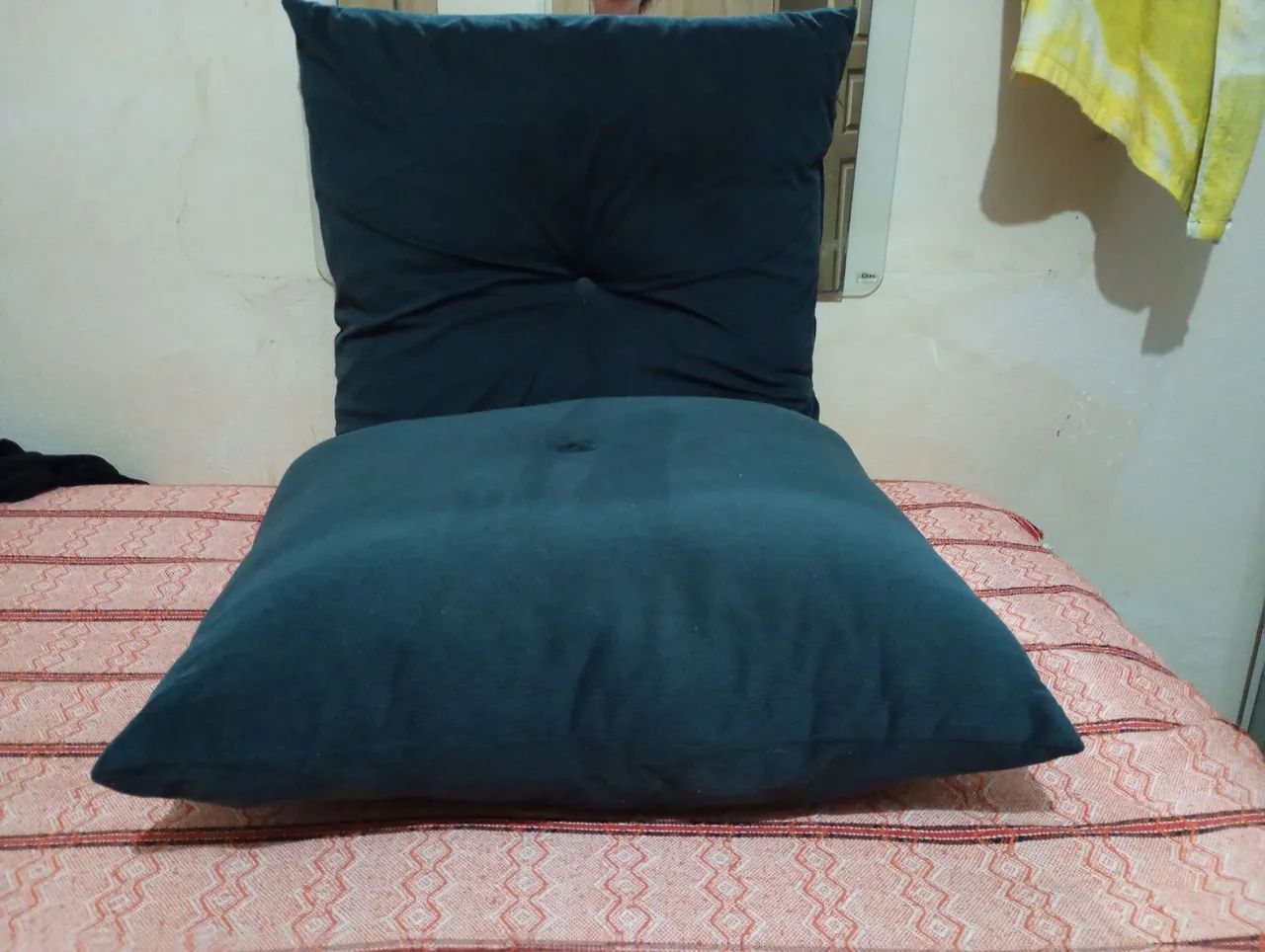 Vendo sofá retrátil dois lugares. - Foto 4