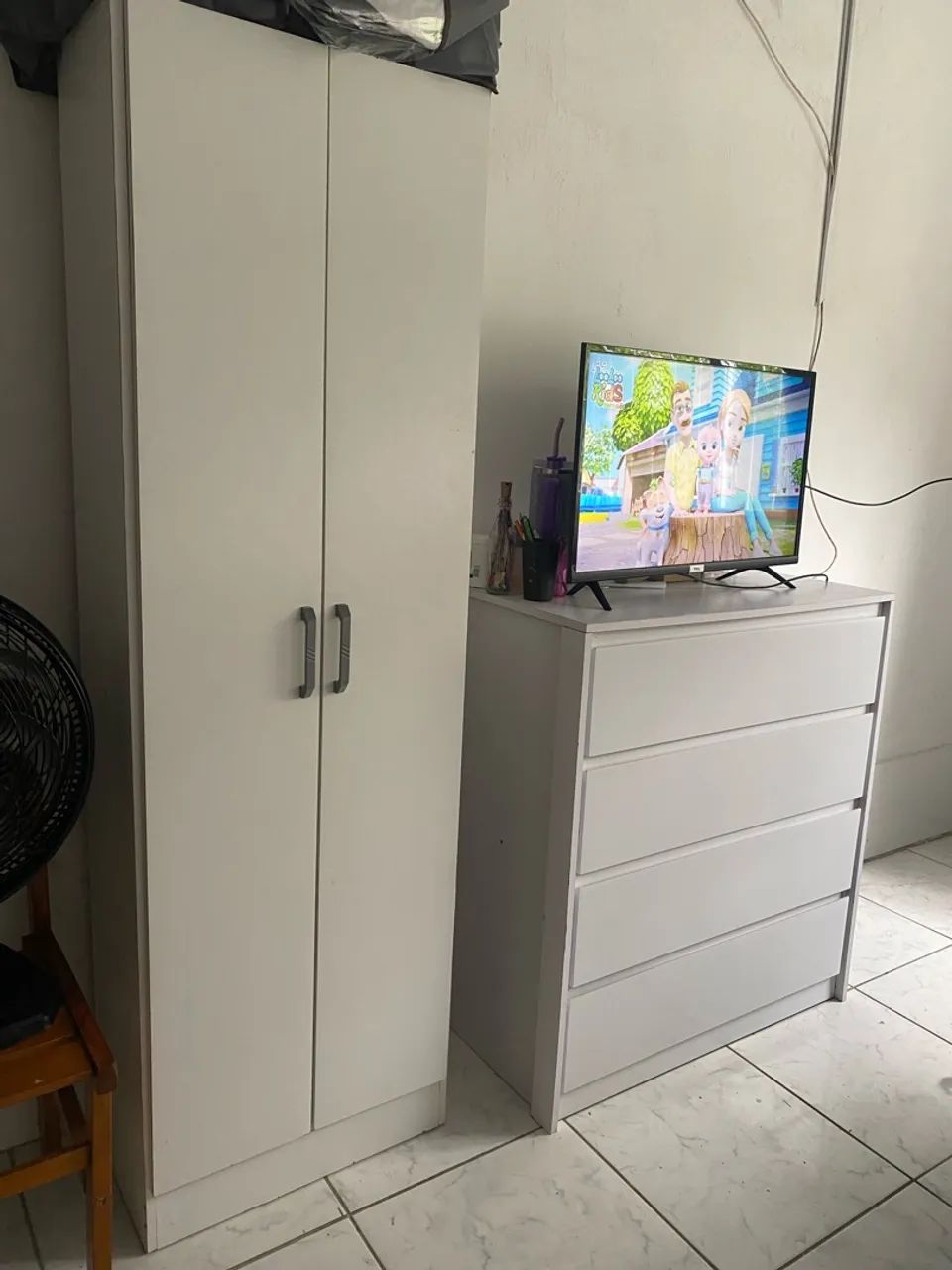Guarda-roupa e cômoda 