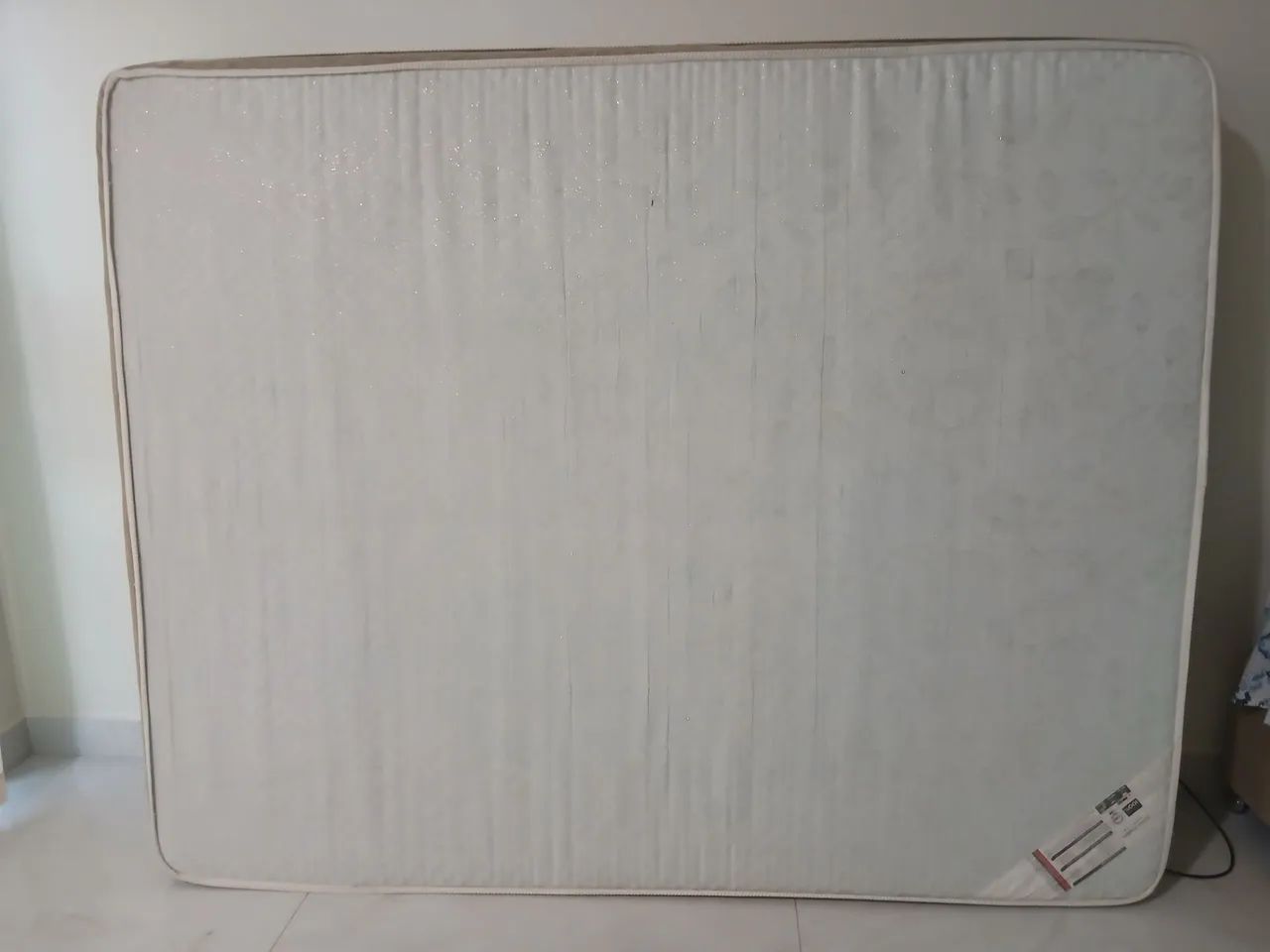 Vendo colchão magnético Queen size.