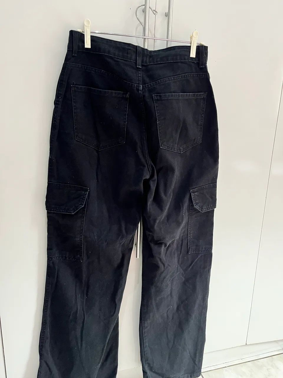 calça wide leg cargo preta  - Foto 3
