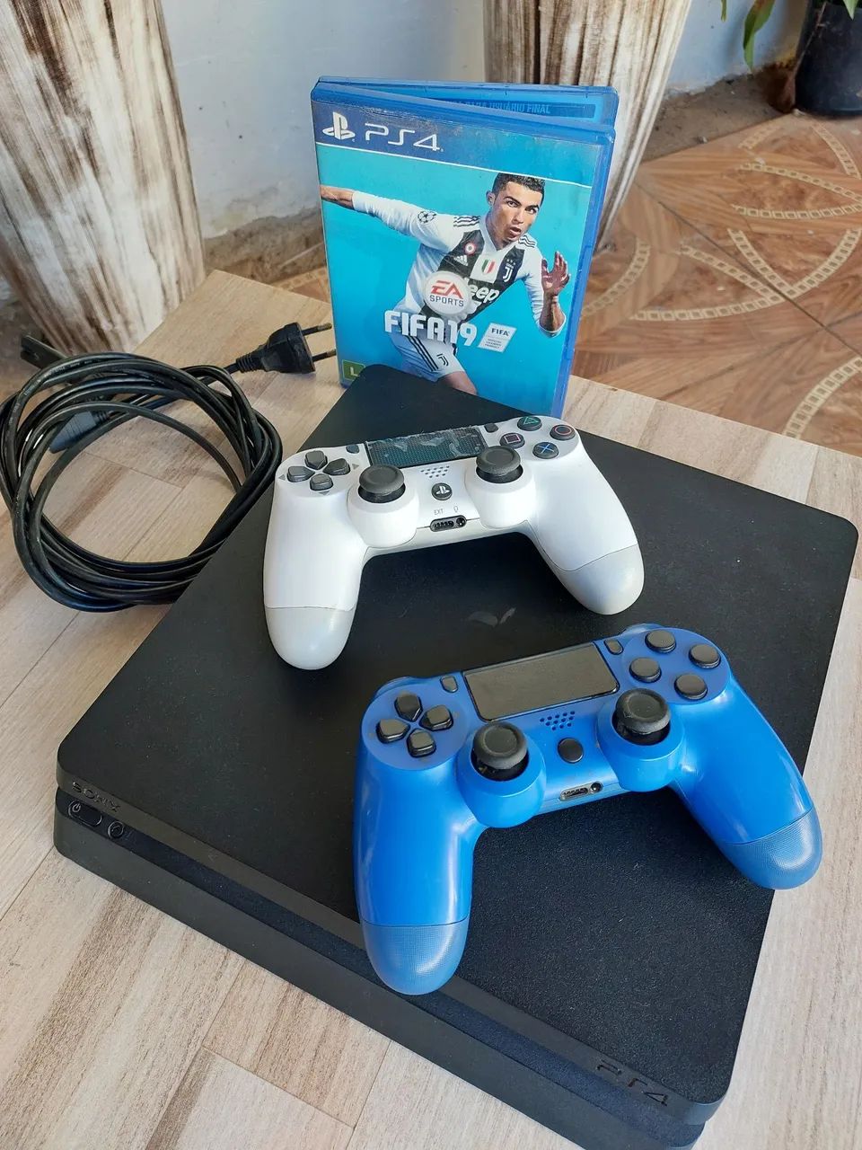 Vendo ps4 completo pegando perfeitamente Vendo ps4 completo pegando perfeitamente