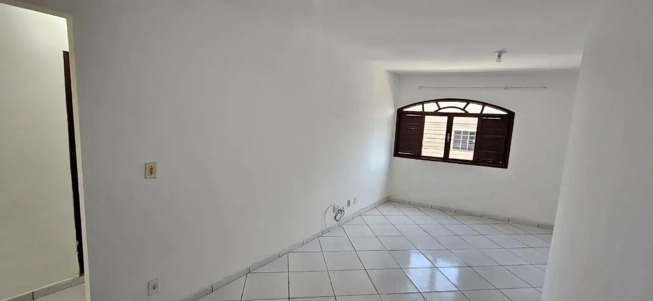 Apartamento amplo de 02 quartos