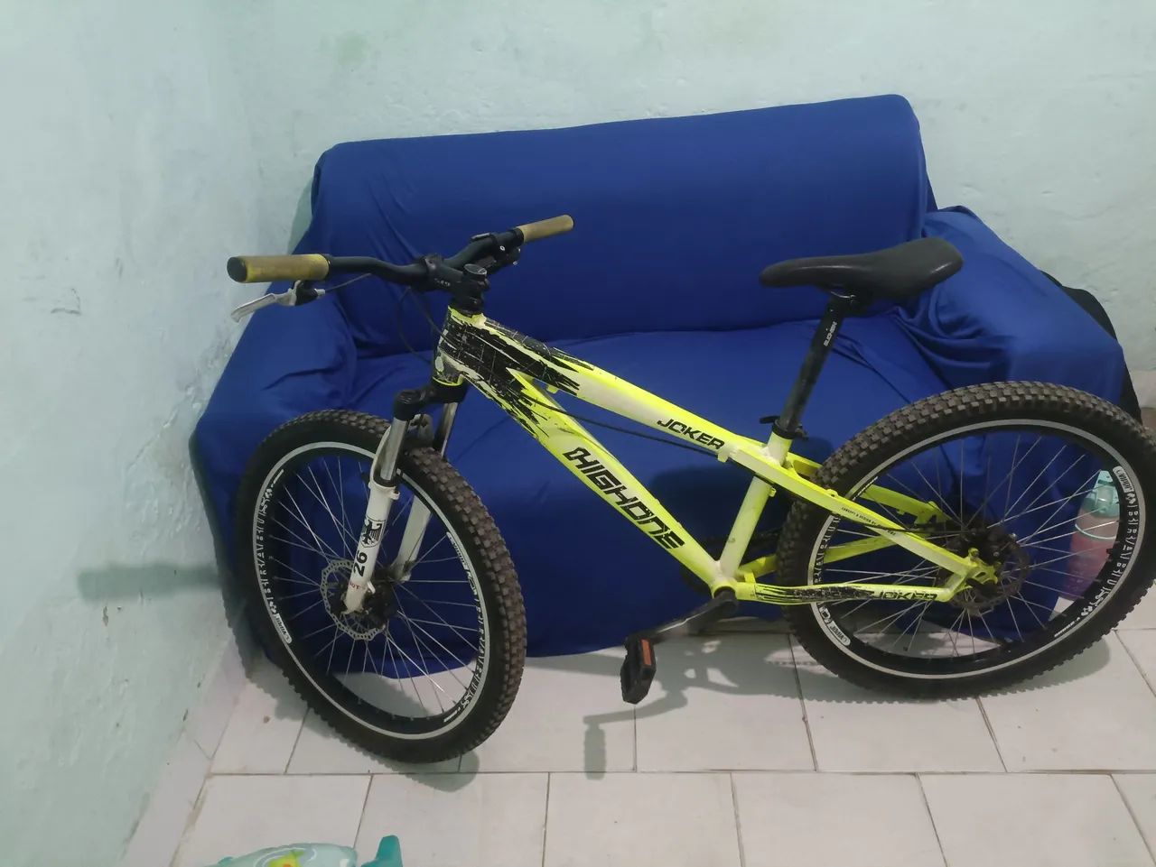 Vendo bicicleta aro 26 nova 