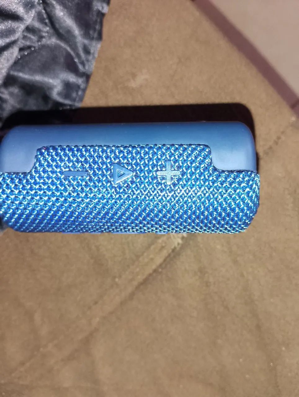 Um caixa  JBL  - Foto 2