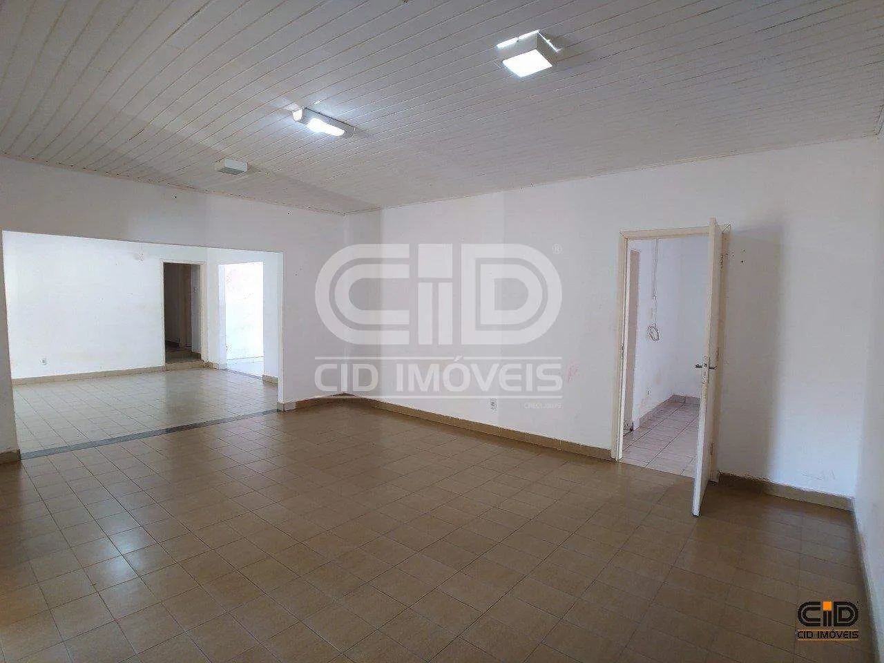 Casa com 5 Quartos e Piscina no Jardim das Américas