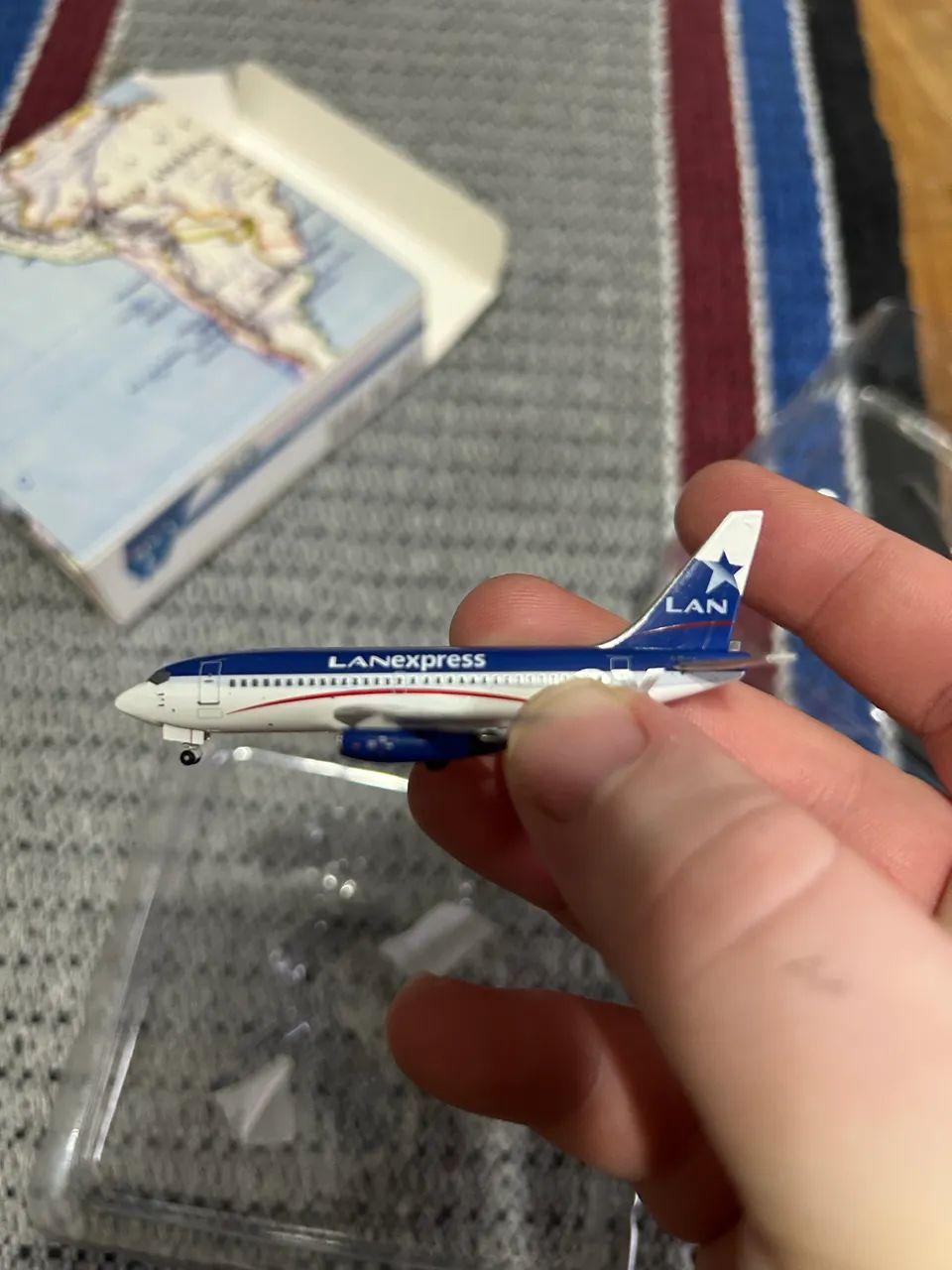 maquete lan express 737-200 1:400 - Foto 2