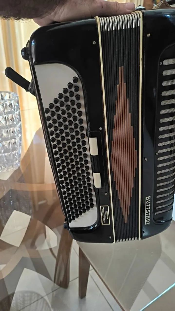 ACORDEON BUTTSTADT 4/5 VOZ PROFISSIONAL HIPER NOVA E AFINADA.. ( LINDA ) TOP DE SOM - Foto 2