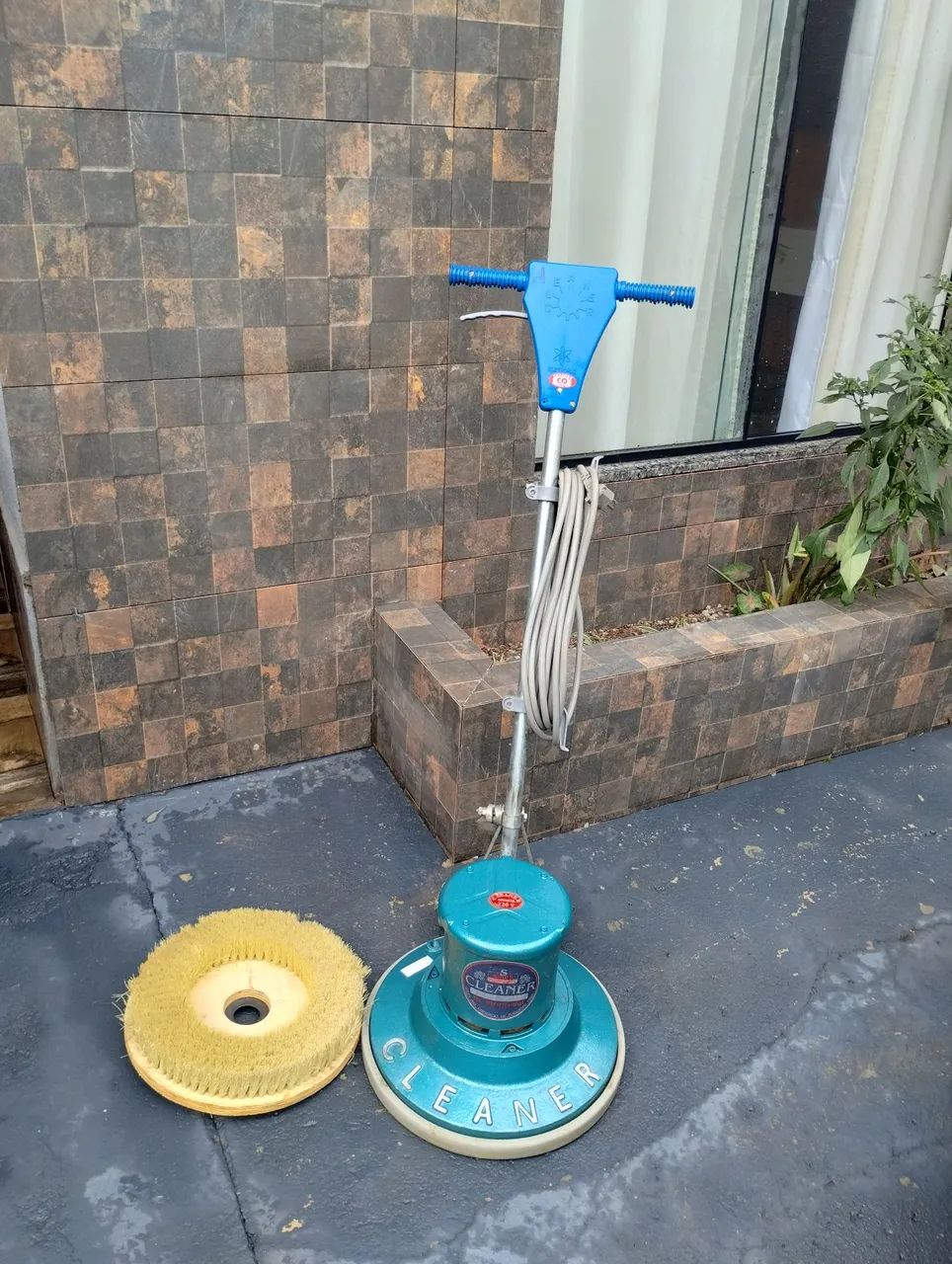 Enceradeira clener 350 praticamente zera usada 2 vezes com nota fiscal 1550 reais 