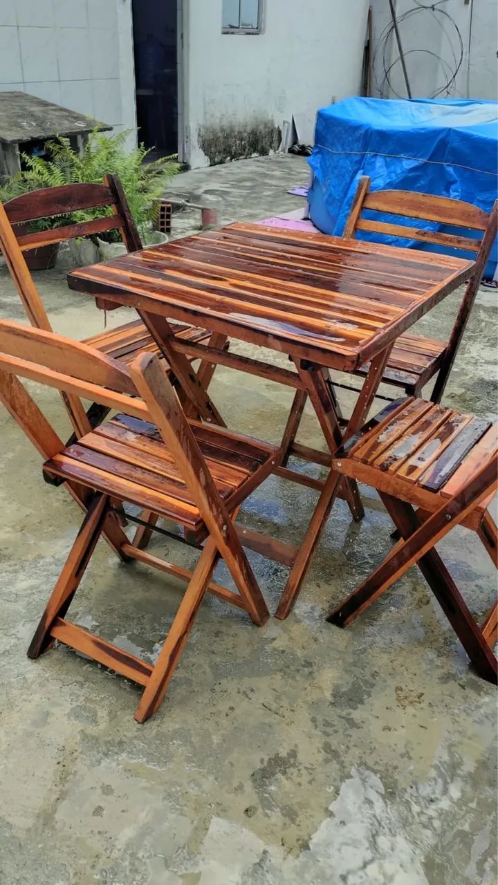 Mesa de madeira 4 cadeiras 