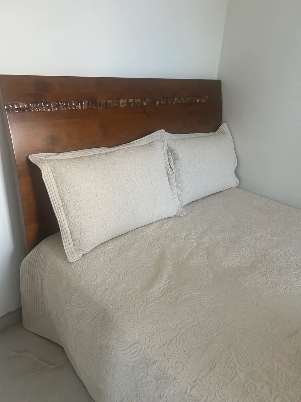 Cama com cabeceira madeira maciça  - Foto 2