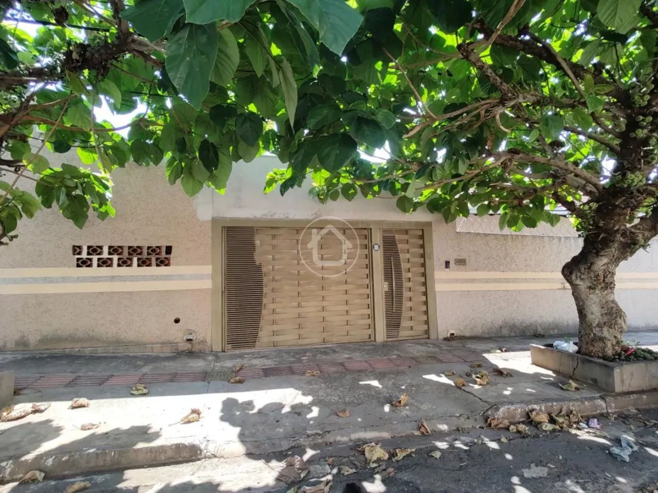 CASA COM 03 SUITES E RICA EM PLANEJADOS