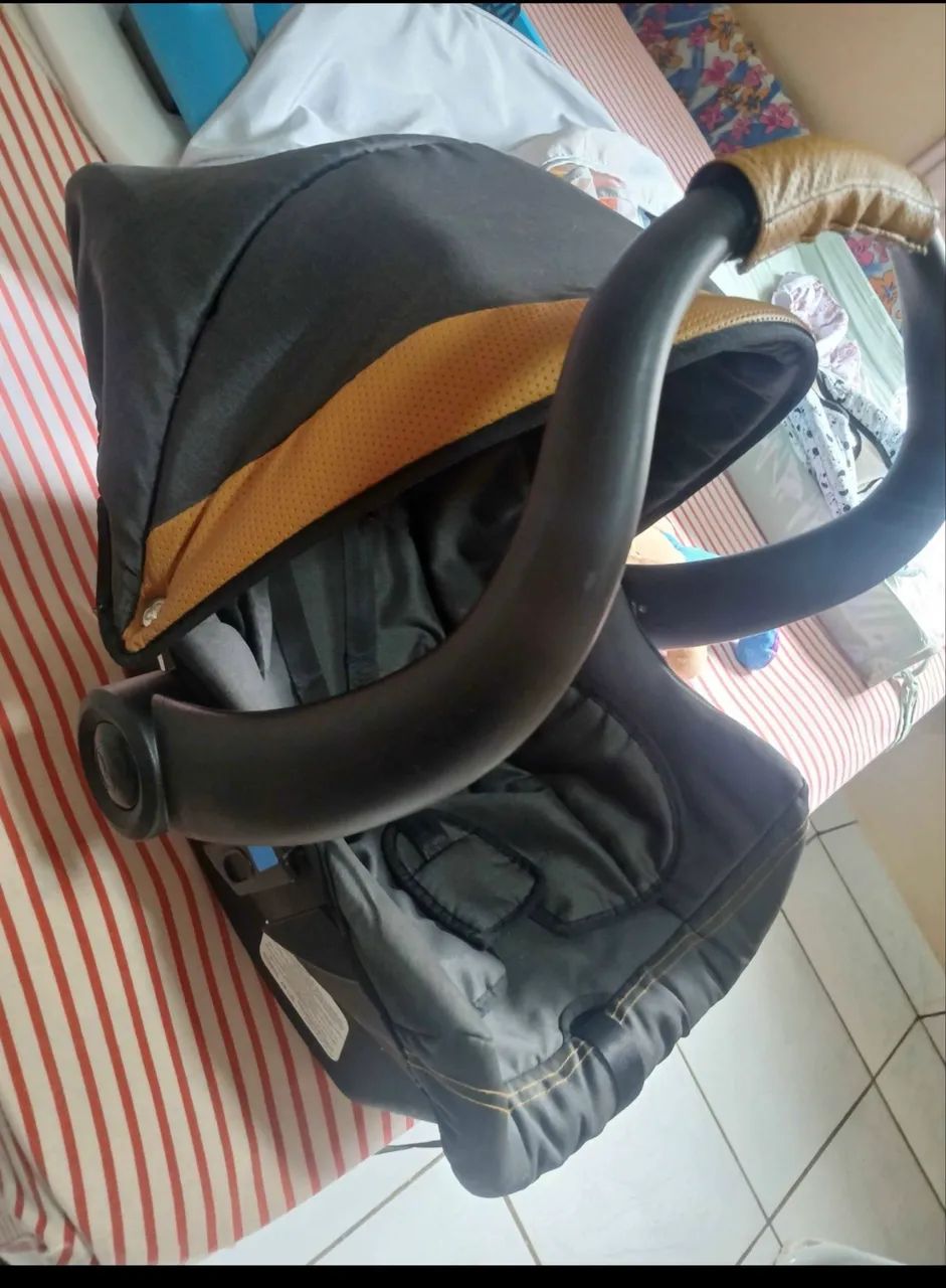 Bebê conforto + base para carro 