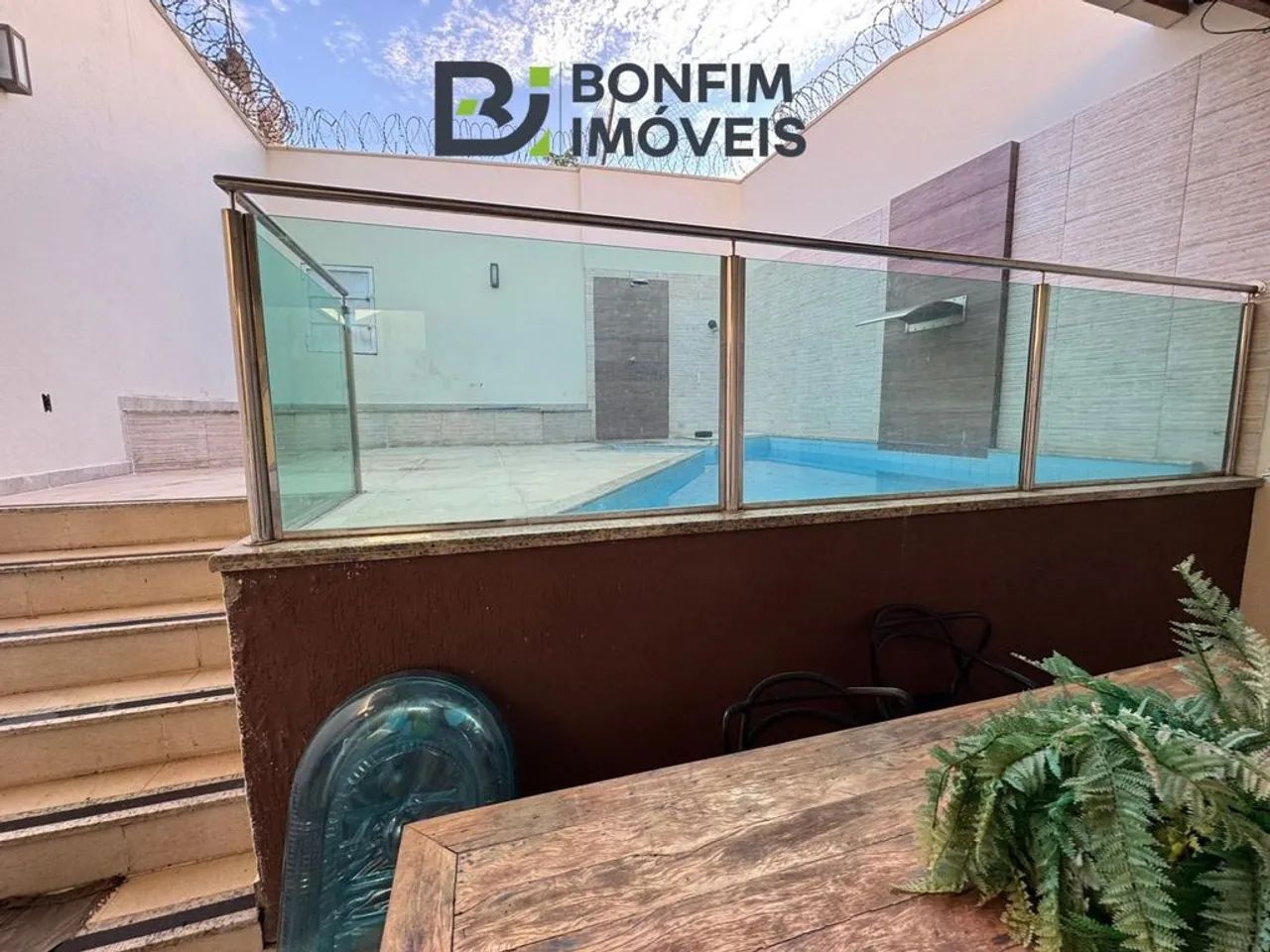Excelente Casa com Piscina e 04 quartos no Gra Duquesa - Foto 4