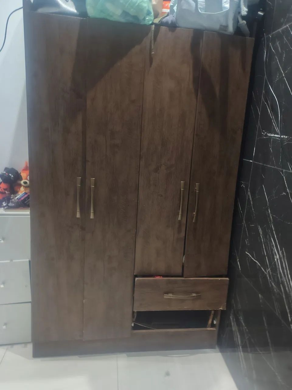 Guarda roupa 2 portas e 2 gavetas 