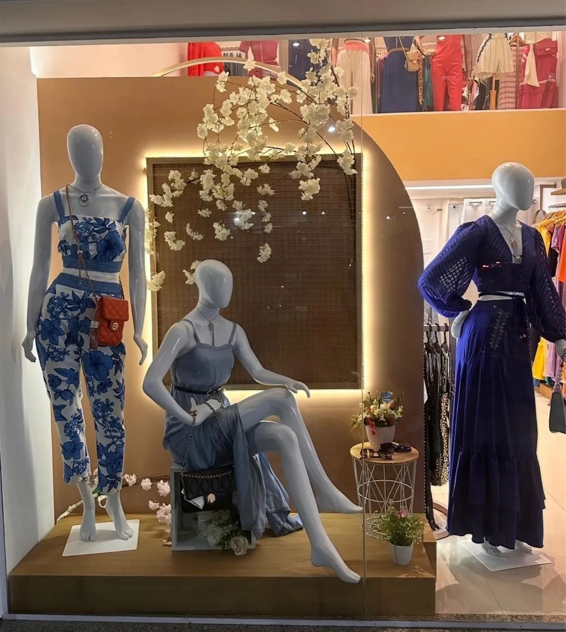 OPORTUNIDADE! LINDOS MÓVEIS PARA LOJA DE ROUPAS - Foto 3