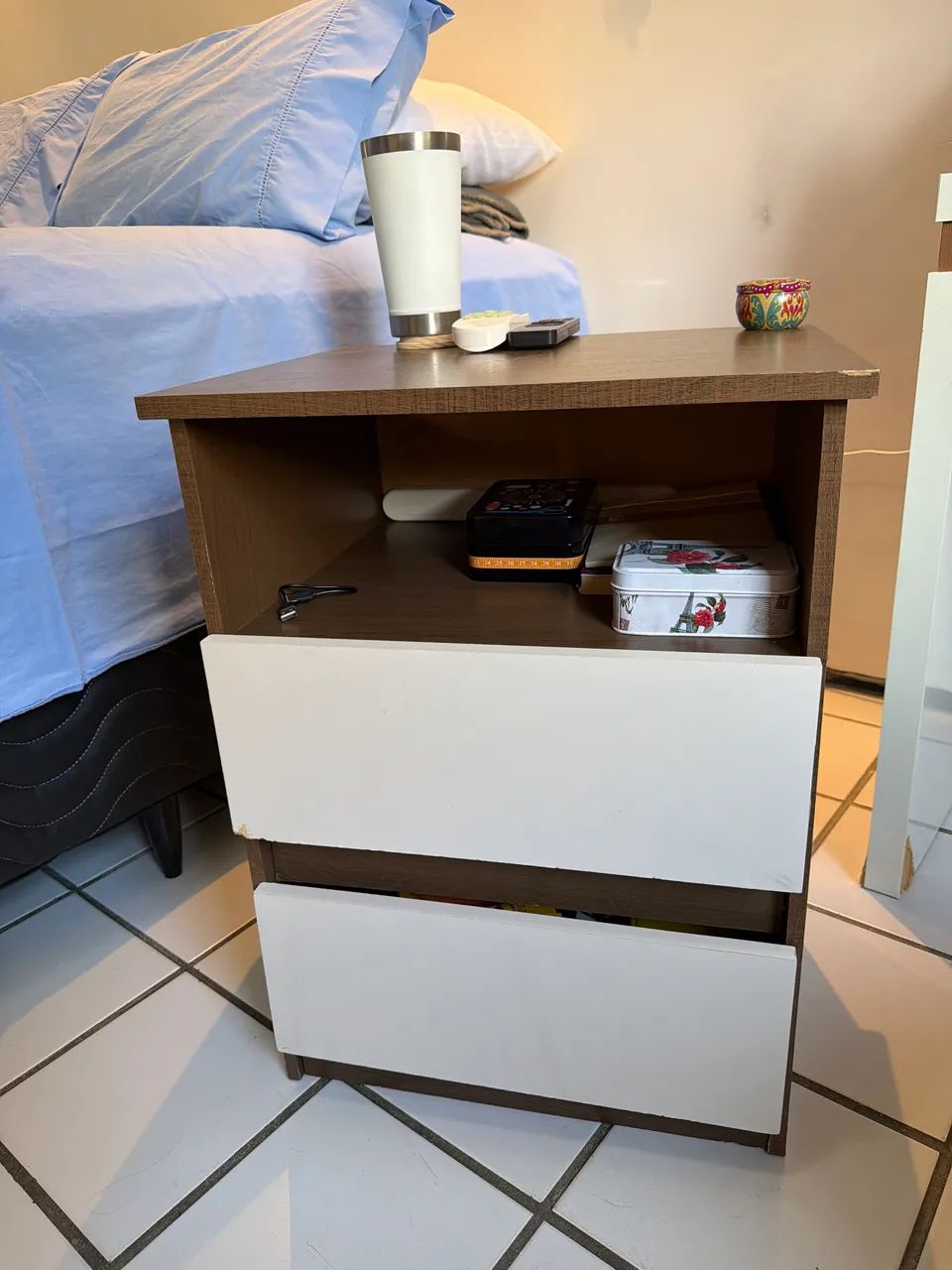 Mesa de Cabeceira Amadeirada 