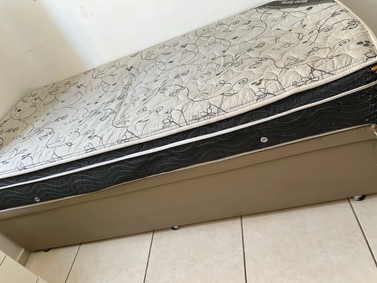 Vendo cama baú + colchão solteiro 