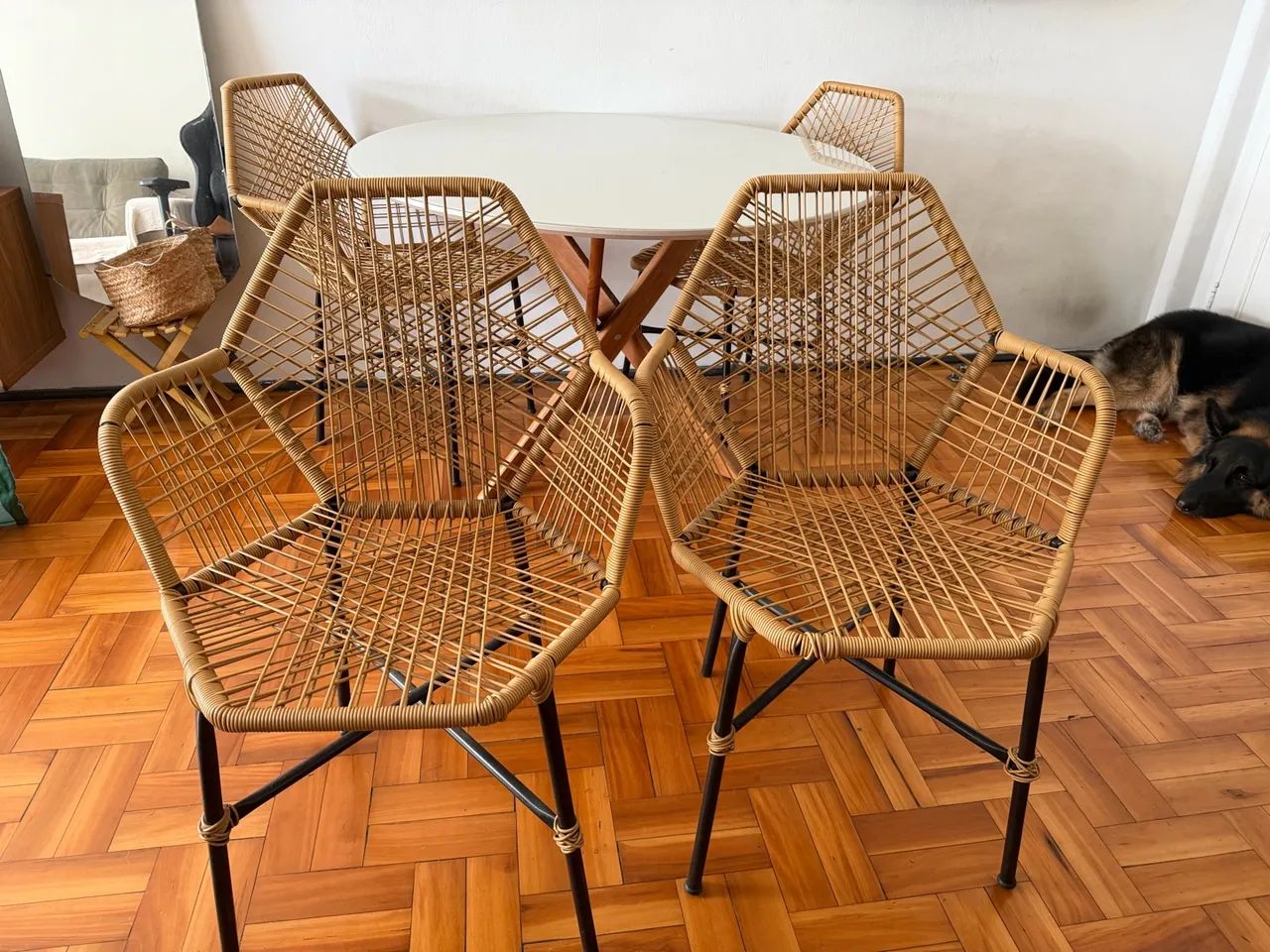 Mesa e cadeiras