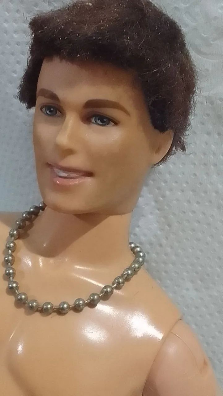 Boneco Ken Mattel ? Cabelo Crespo, Anos 2000, Original, Com Roupa e Colar - Foto 3