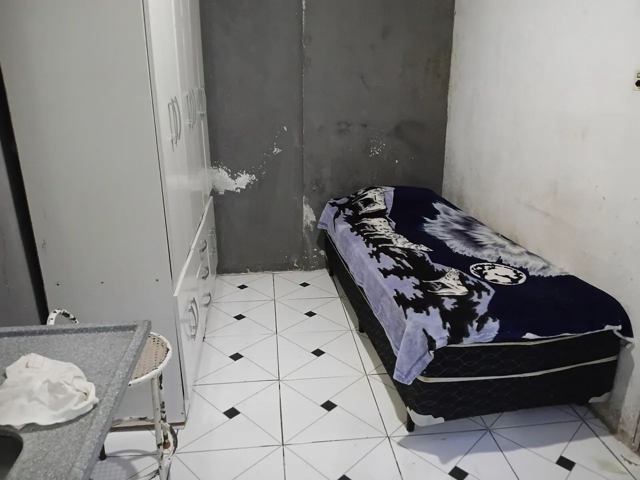 Alugo quarto com banheiro e pia - Foto 2
