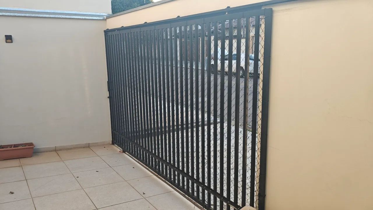 Portão de ferro deslizante pintado preto - Foto 2