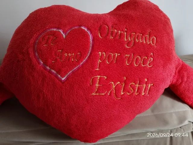 Coração de Pelúcia com Braços 115cm - Lindo Presente