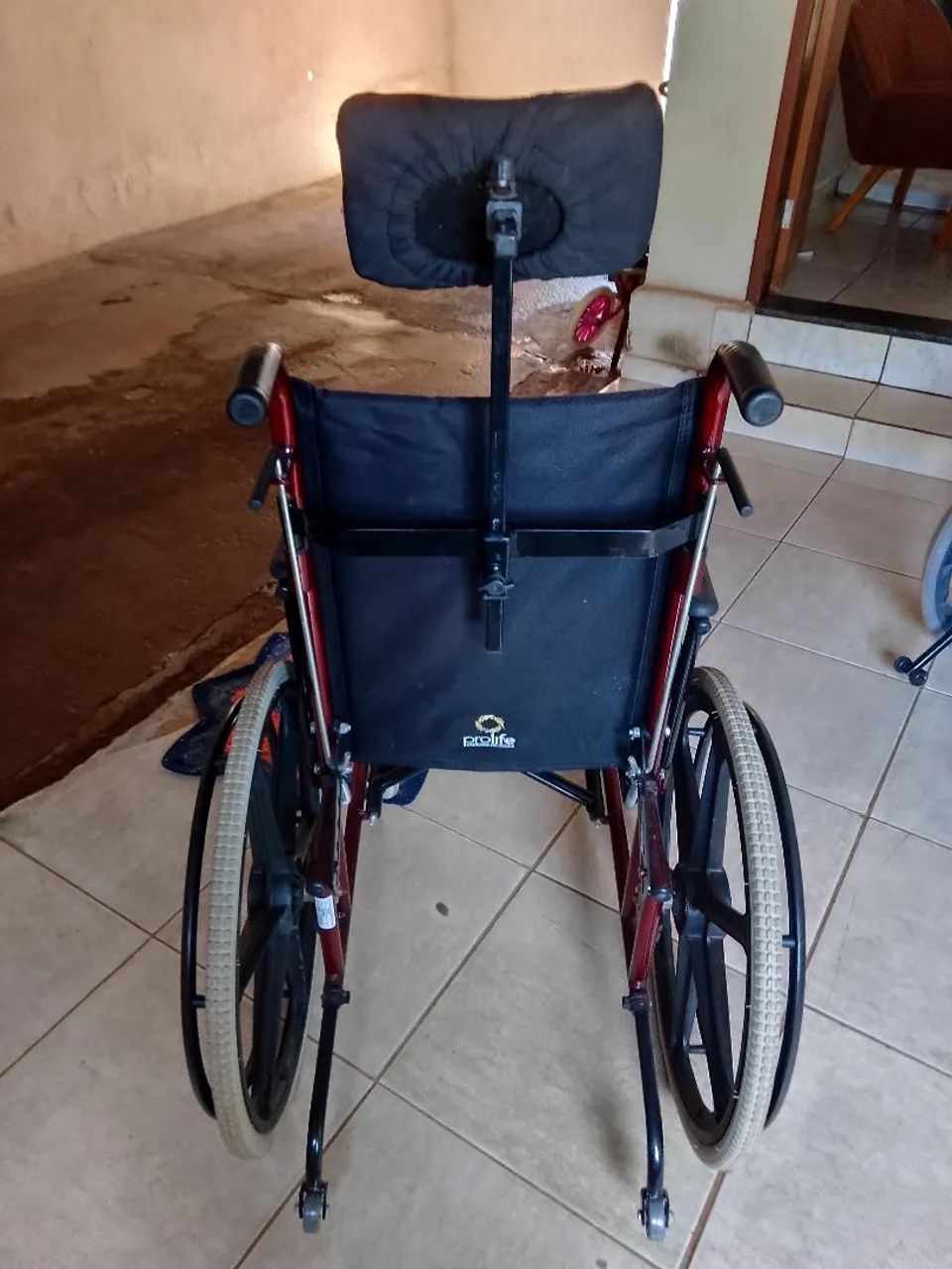 Cadeira de rodas usada 